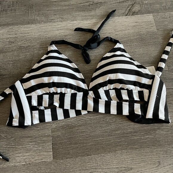Kona &Sol Striped bikini top - Picture 1 of 3